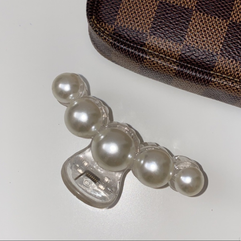 Pearl Claw Clip
